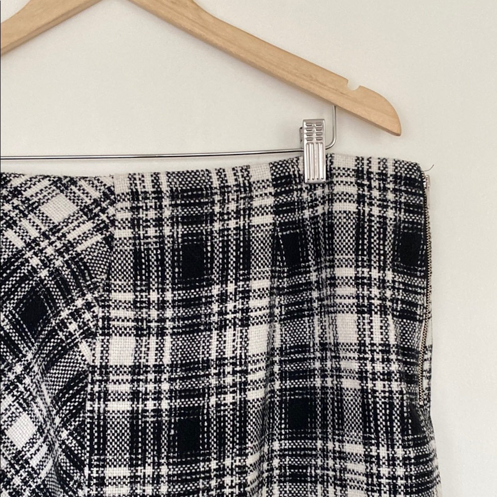 Classic Black and White Plaid Skirt